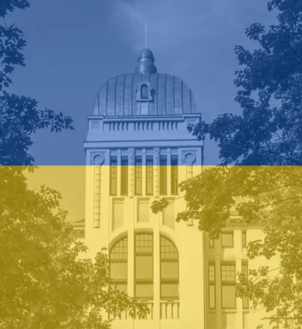 rektorat UŁ w barwach ukraińskich